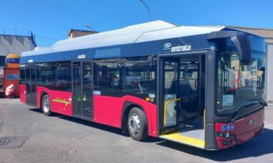 Brescia: presentati 5 nuovi bus elettrici di Arriva Italia alla presenza dell’assessore Lucente
