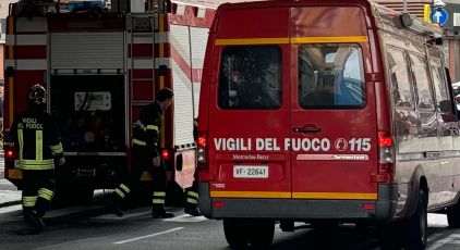 Incendio sulle alture di Pegli, fiamme alimentate dal vento: in volo elicottero e atteso un canadair