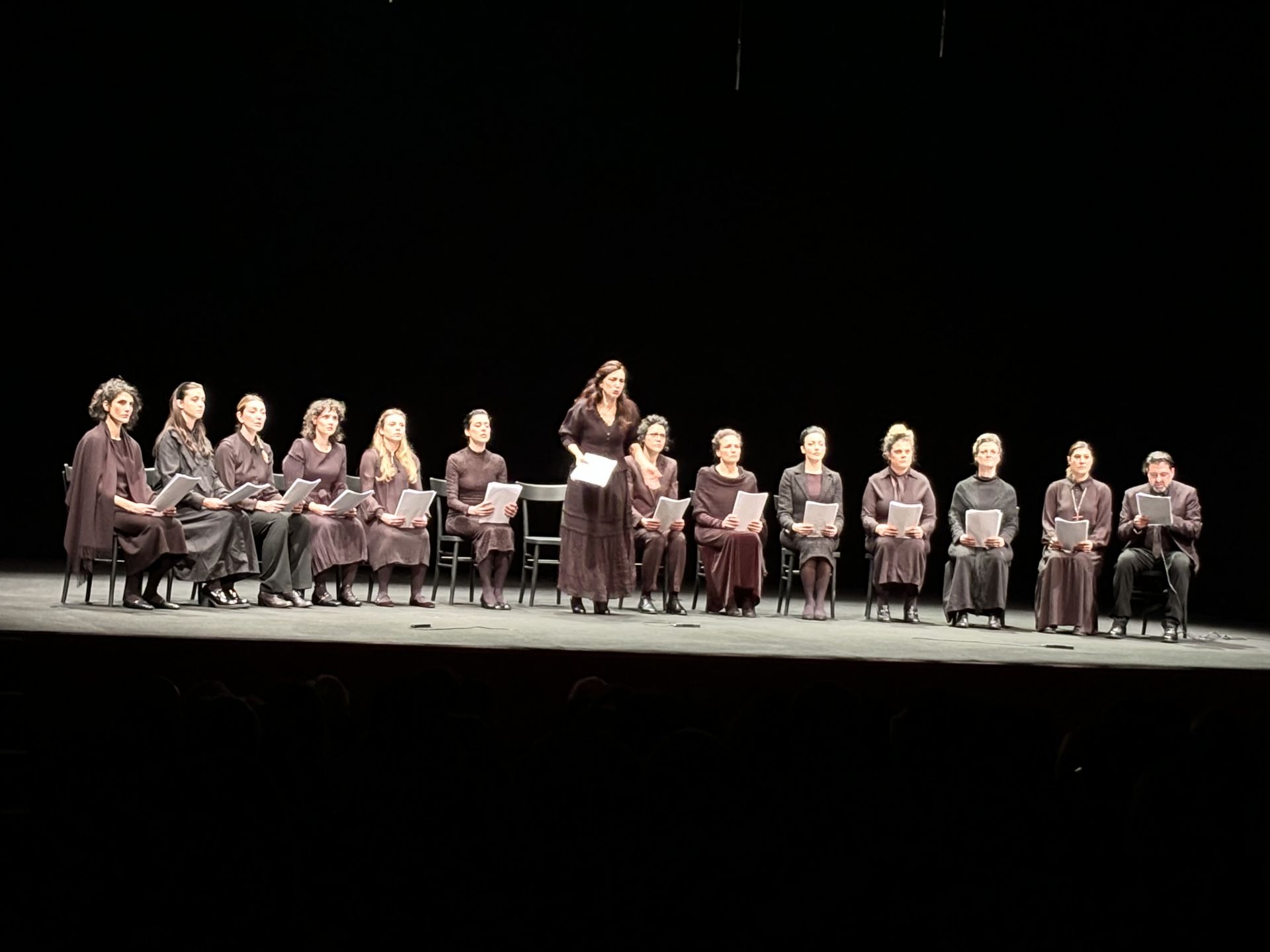 Genova, “L’Empireo” al Teatro Modena: opera attuale, intensa e corale diretta da Serena Sinigaglia