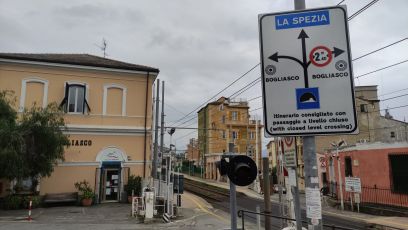 Aggressione sul treno regionale: 25enne colpisce capotreno dopo lite per una sigaretta, arrestato per lesioni