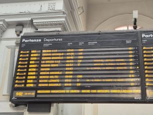 Guasto alla linea elettrica, mattinata di passione sui treni tra Genova e Savona