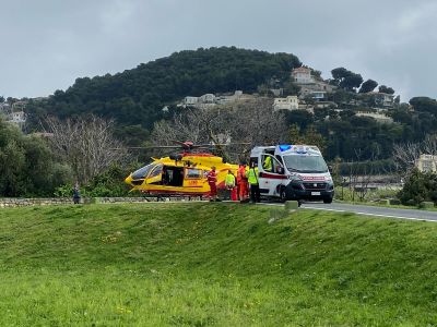 Bordighera, 80enne cade da un albero: interviene l’elisoccorso in codice rosso