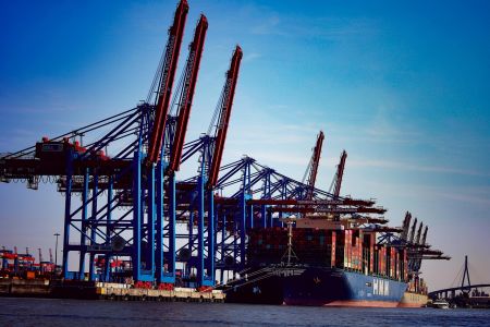 Trump ridimensiona le tasse portuali per le navi cinesi dopo le proteste degli industriali