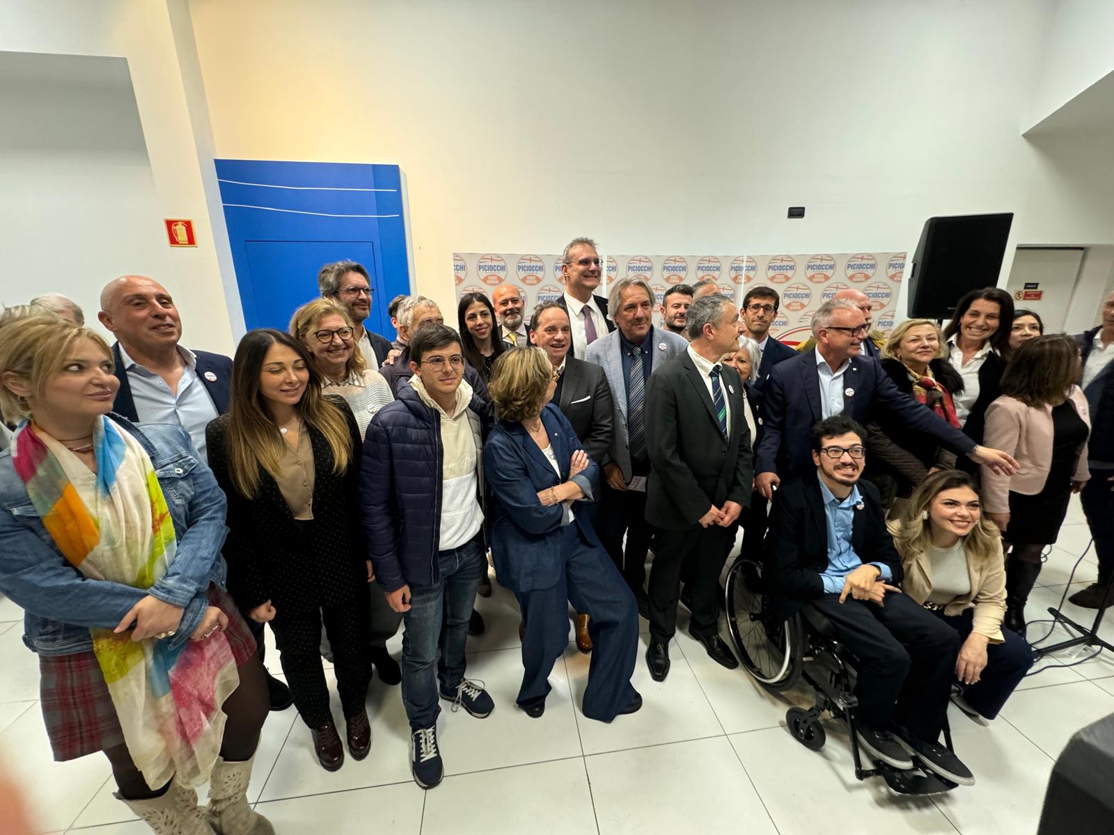 Piciocchi presenta i candidati della sua lista: "Abbiamo il diritto di essere ambiziosi"
