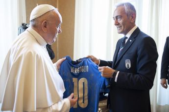 Morte Papa Francesco, rinviate tutte le partite Figc, dalla A e B ai dilettanti. Gravina: "Uomo sempre attento al mondo dello sport"