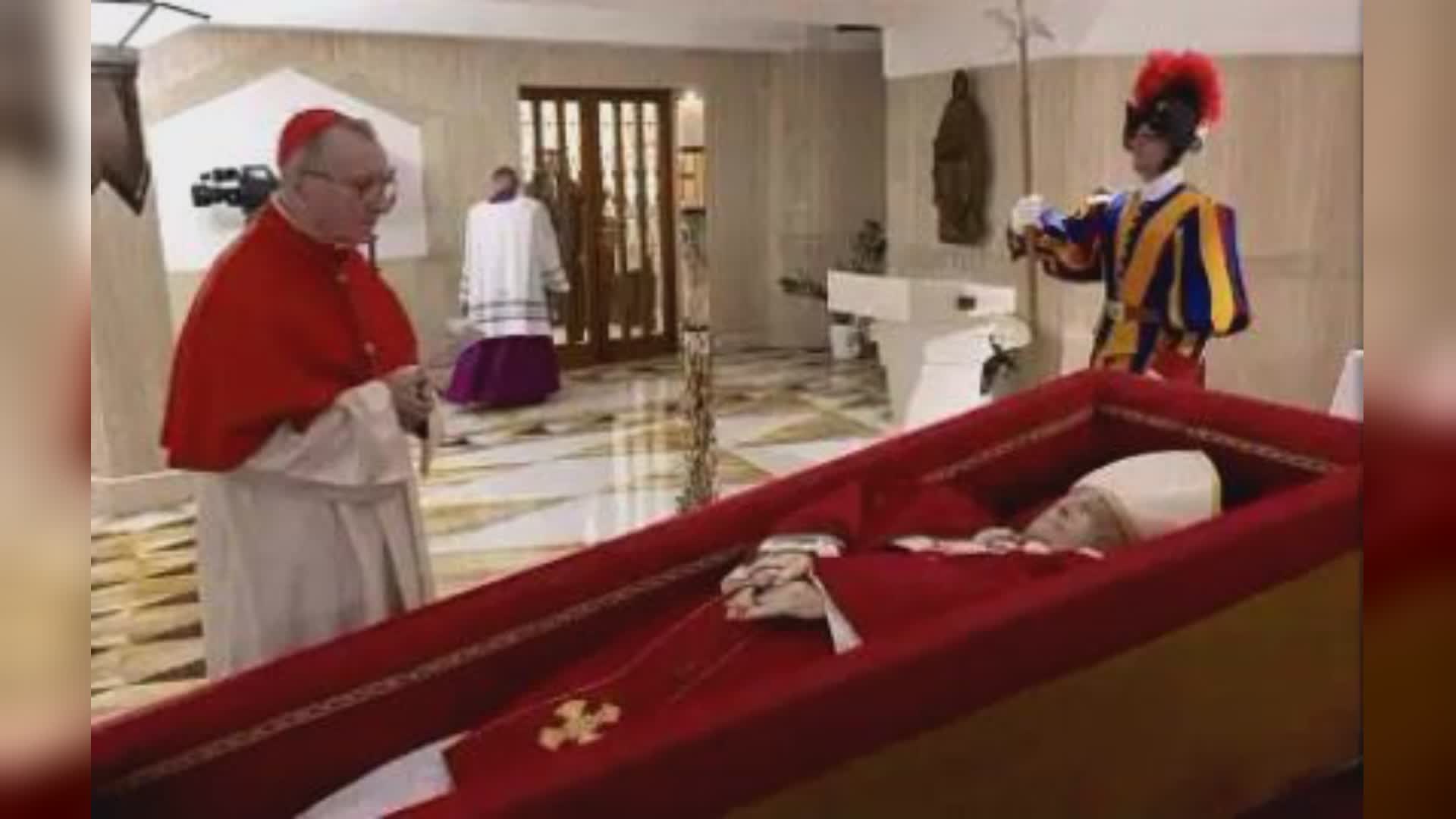 Morte Papa Francesco: funerali sabato 26 aprile sul sagrato di San Pietro. Da oggi cinque giorni di lutto nazionale. Da mercoledì l'omaggio dei fedeli