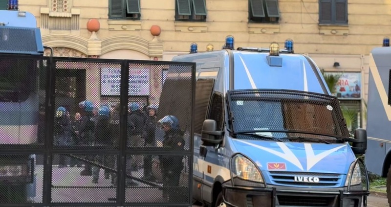 Genova, doppio corteo tra la Foce e il Centro: traffico nel caos per ore