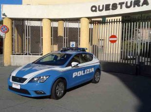 Alassio, aggredisce il padre in strada per ottenere soldi: arrestato un 43enne già ammonito
