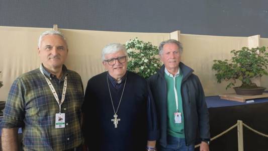 Euroflora 2025: visita a sorpresa dell'arcivescovo Tasca, "Come francescano io amo molto la natura"