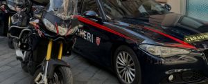 Giovane ferito nei vicoli di Genova, arrestato un 26enne dopo una lite fra gruppi rivali