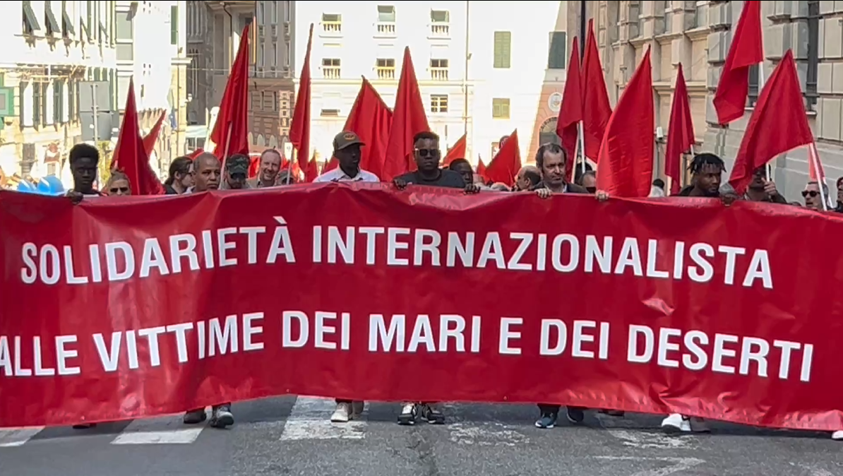 Genova, in centinaia in corteo nel Primo Maggio promosso da Lotta Comunista