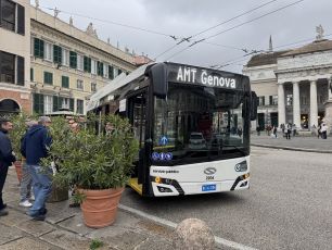 Genova, entra in funzione il primo dei 112 nuovi filobus elettrici dei 4 Assi di Forza