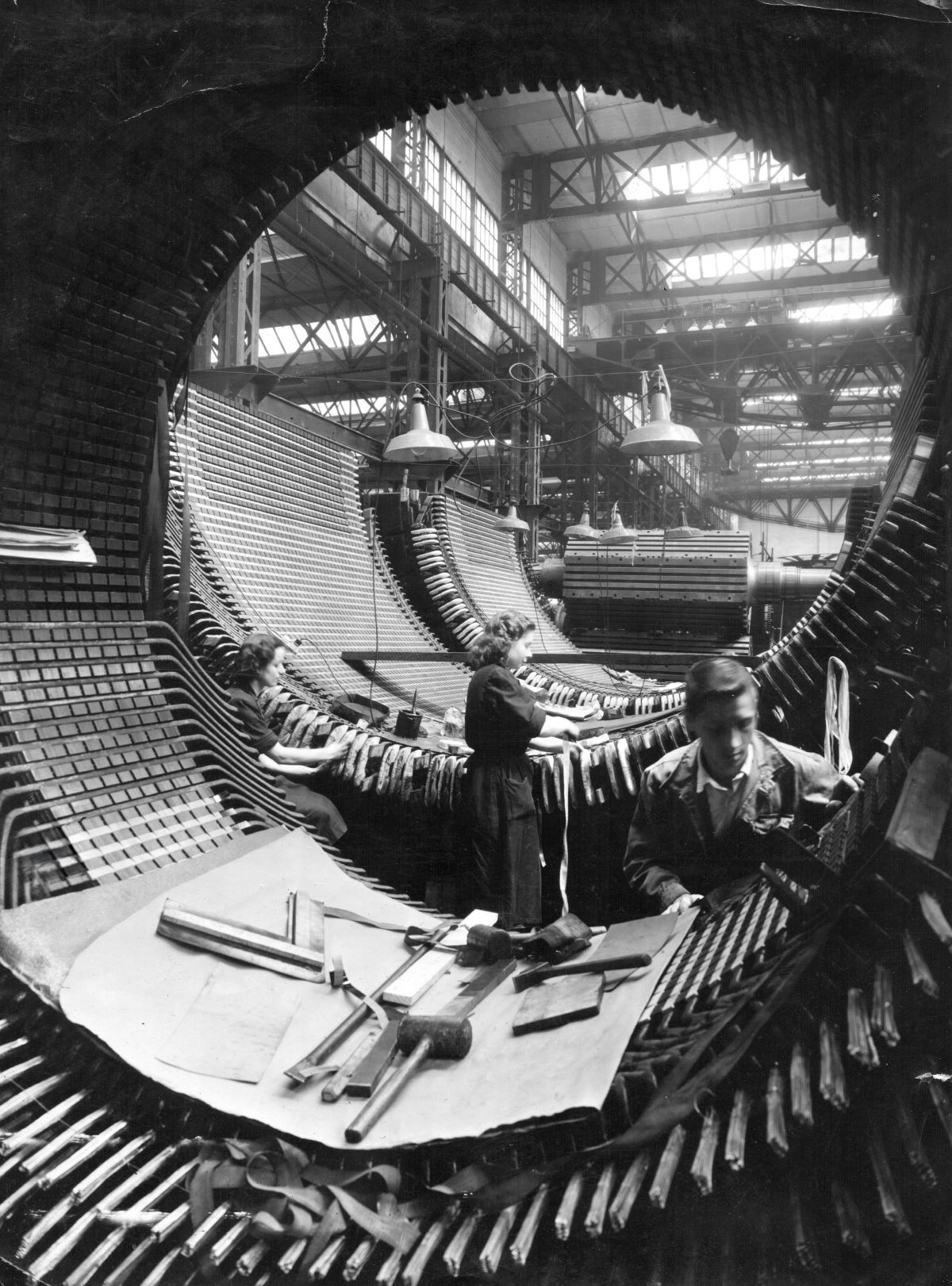 Luoghi, volti e memoria del lavoro: a Genova la fotografia racconta le trasformazioni dell’impresa italiana