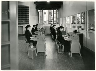 Luoghi, volti e memoria del lavoro: a Genova la fotografia racconta le trasformazioni dell’impresa italiana