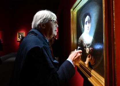 Tanti auguri a Vittorio Sgarbi, tra arte, parola e provocazione. Boldi cita il Papa: "Da capra sei diventato pecorella"