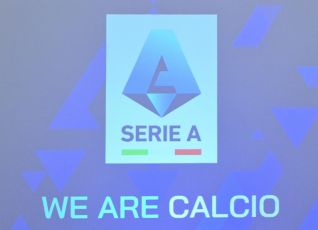 Serie A, caos 37° giornata: tutte le gare domenica 18 in contemporanea, ma il Genoa potrebbe giocare sabato 17. Ecco perché