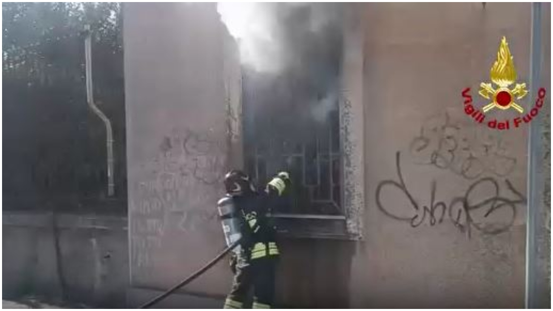 Incendio nell’ex ospedale psichiatrico di Quarto, locali distrutti dalle fiamme
