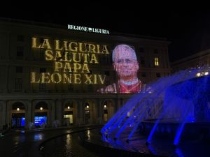 Il palazzo della Regione si illumina per Papa Leone XIV, omaggio a De Ferrari