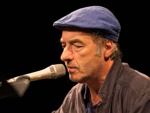 Imperia, omaggio a De André: prima nazionale de “La buona novella” con David Riondino al Teatro Cavour