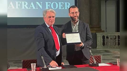 Genova, Jonathan Safran Foer riceve il Premio Primo Levi 2025: “Essere turbati significa essere vivi”