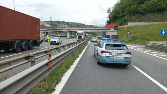 Motociclista ferita gravemente, riaperto il tratto dell’A7 tra Bolzaneto e il bivio con la A12