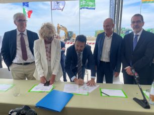 Livorno, posata la prima pietra del maxi terminal che cambierà il volto del porto