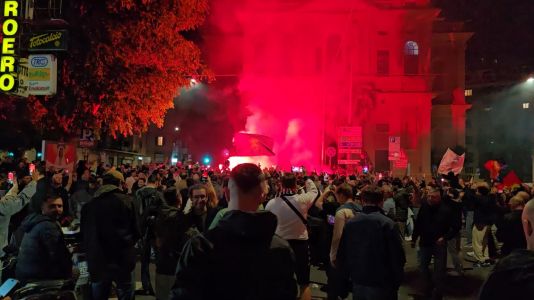 Sampdoria in C, esplode la festa genoana a partire da piazza Alimonda (VIDEO)