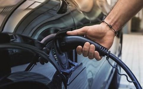 DKV Mobility amplia la rete di ricarica in Irlanda grazie alla partnership con EasyGo