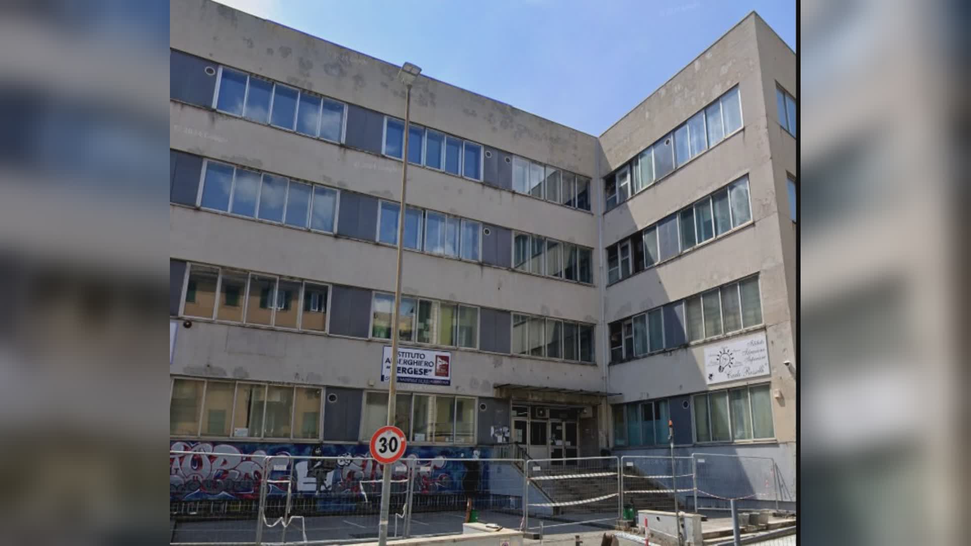 Suo figlio prende una nota a scuola, madre colpisce al volto il preside dell'istituto Bergese