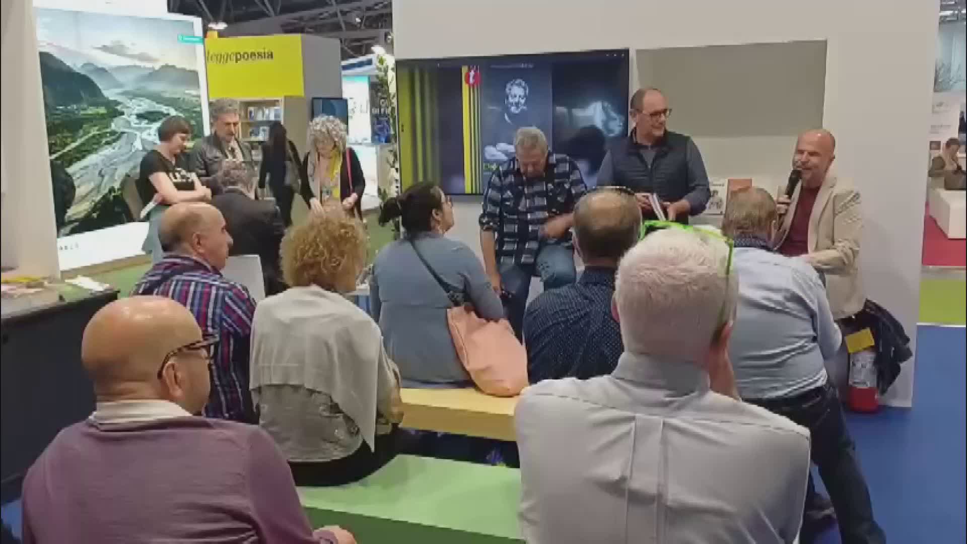 Successo per la Liguria al Salone del Libro: stand gremito e arte dal vivo