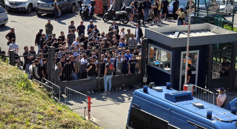 Sampdoria in C: Mugnaini di Bogliasco 'blindato' dalle forze dell'ordine per il primo allenamento dopo la retrocessione (VIDEO)