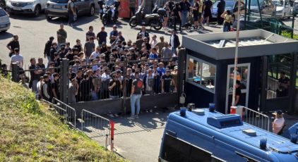 Sampdoria in C: Mugnaini di Bogliasco 'blindato' dalle forze dell'ordine per il primo allenamento dopo la retrocessione (VIDEO)