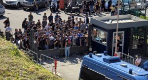 Sampdoria in C: Mugnaini di Bogliasco 'blindato' dalle forze dell'ordine per il primo allenamento dopo la retrocessione (VIDEO)