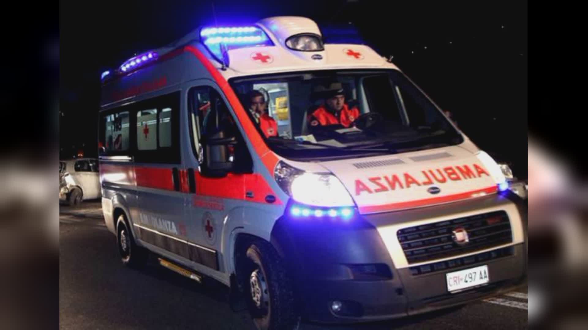 Albenga, giovane accoltellato fuori da una discoteca