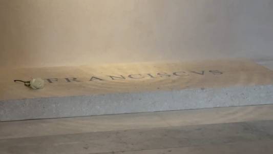 Roma, dalla tomba di Francesco a Piazza San Pietro, il Giubileo non si ferma