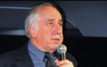 Genova, Francesco De Nicola riceve il Premio Montale Fuori di Casa 2025 per la “Critica Letteraria”