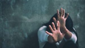 Genova, aggredisce la moglie in strada: arrestato un 40enne per maltrattamenti