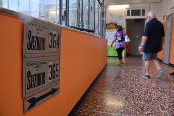 Genova elezioni, affluenza in calo del 5%: alle 23 vota il 39,15% contro il 44,17% del 2022. Seggi aperti lunedì 7-15