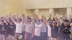 Serie B, Spezia 'scortato' dai tifosi dall'hotel al Picco per la semifinale-promozione col Catanzaro