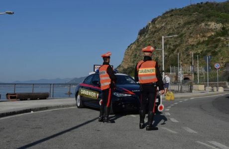 Rapallo, fermato giovane dopo tentata fuga: spintoni ai dipendenti e colluttazione con un agente
