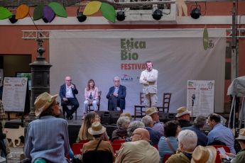 Caulonia, due giorni per ripensare il Sud, tra agricoltura etica, biodiversità e futuro sostenibile