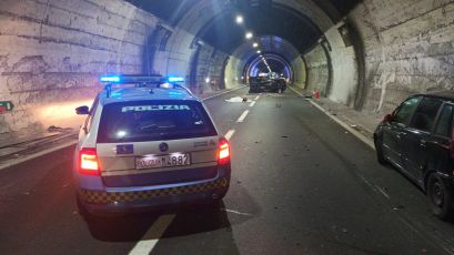 Scontro in galleria sull’A12, muore giovane motociclista aveva solo 24 anni
