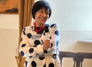 Narrativa, “Magnifica visione” torna sugli scaffali: Donatella Mascia incontra i lettori alla libreria L’Amico Ritrovato