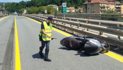 Autostrade: incidente mortale su A7, perde la vita motociclista, gravissima la passeggera