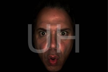 Teatro, Enzo Paci chiude la stagione del Sipario Strappato con lo spettacolo  “Uh! Dalla clava a Tik Tok”