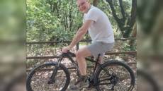 Genova, Piciocchi si rilassa in mountain bike: "A testa alta, pedalando tra le cose belle e importanti fatte dalla nostra amministrazione"