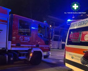 Scontro frontale tra due auto in via De Gaspari, ferite tre donne nella notte