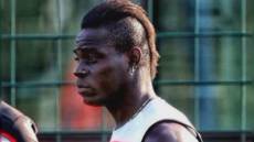 Balotelli riparte dall’Inghilterra: niente Premier, ma una nuova sfida nel calcio a 6