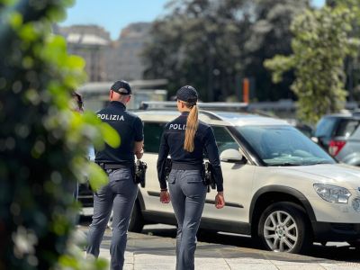 Genova, smartphone e coltello nascosti negli slip: due giovani denunciati in pochi giorni