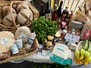 Benvenuti in Liguria alla scoperta delle rose della Vallescrivia e dell'estate d'entroterra